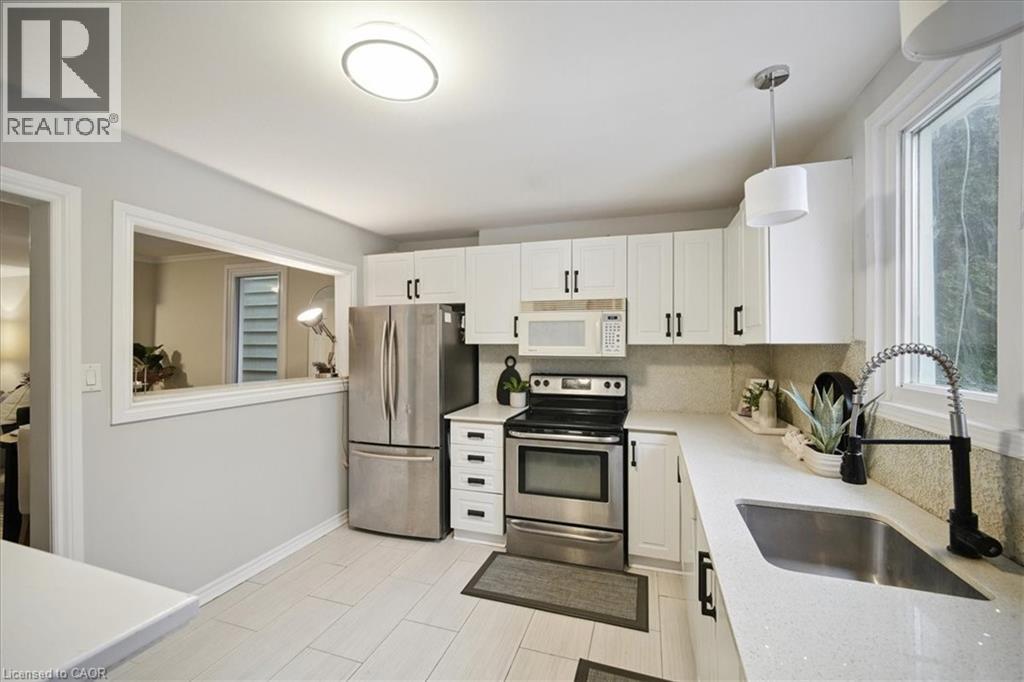171 Paling Avenue, Hamilton, ON - Indoor Photo Showing Kitchen