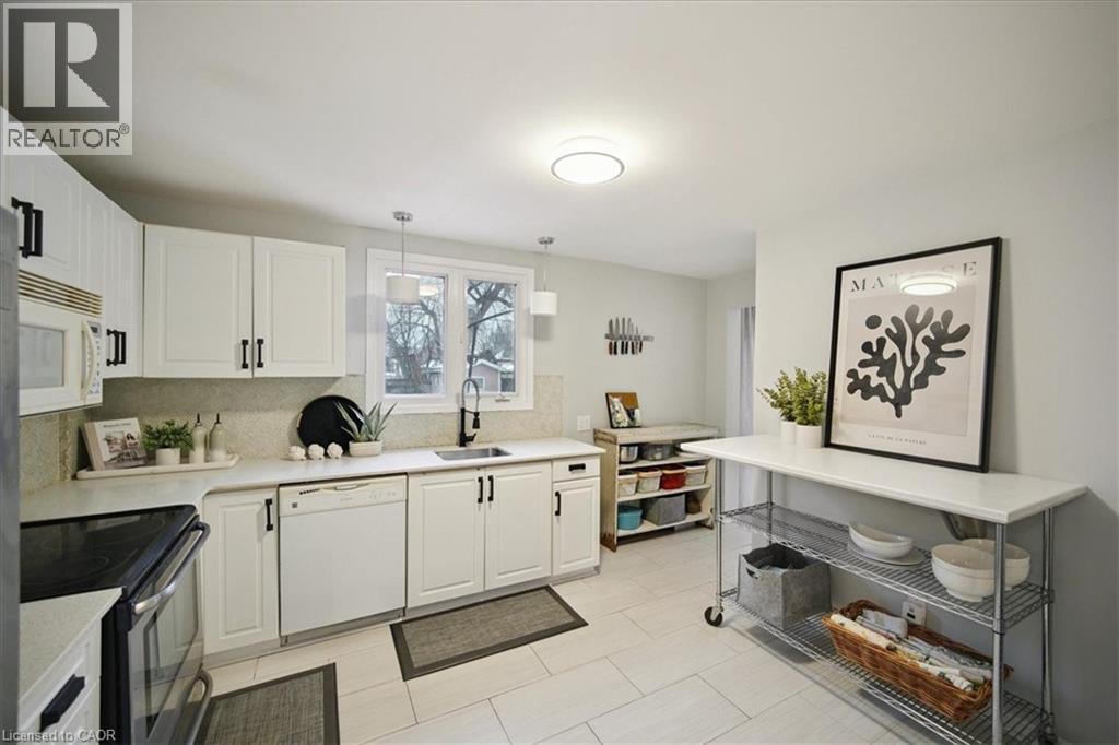 171 Paling Avenue, Hamilton, ON - Indoor Photo Showing Kitchen