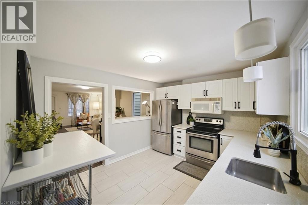 171 Paling Avenue, Hamilton, ON - Indoor Photo Showing Kitchen
