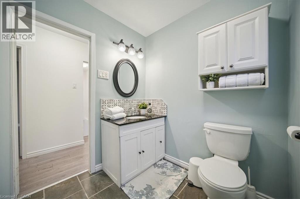 171 Paling Avenue, Hamilton, ON - Indoor Photo Showing Bathroom