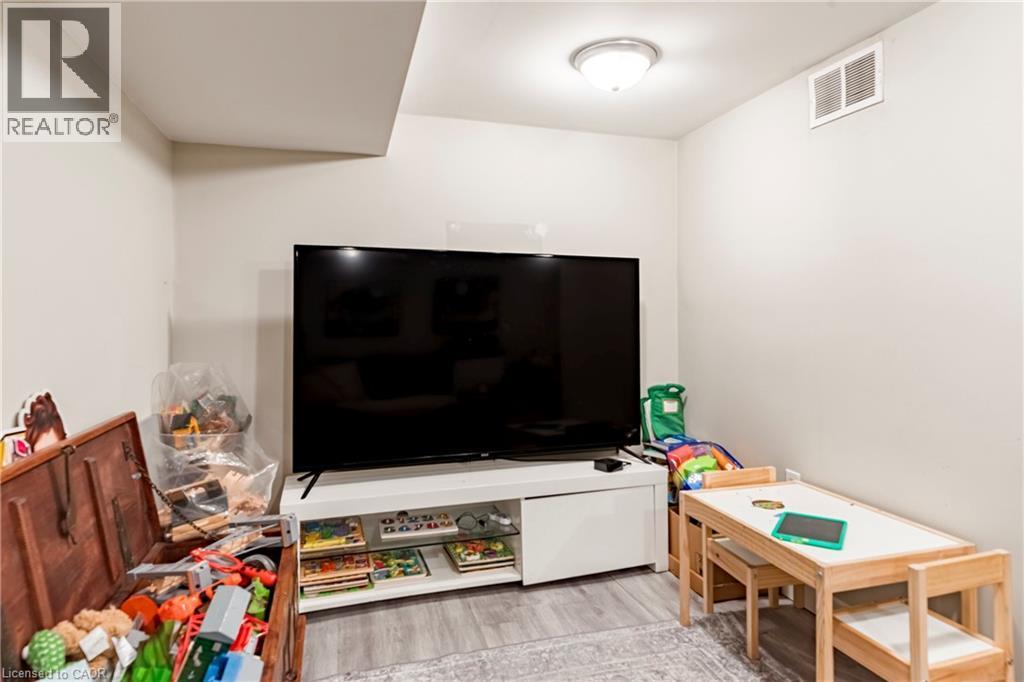 Recreation room with light wood-style floors - 58 Chatham Street, Hamilton, ON - Indoor