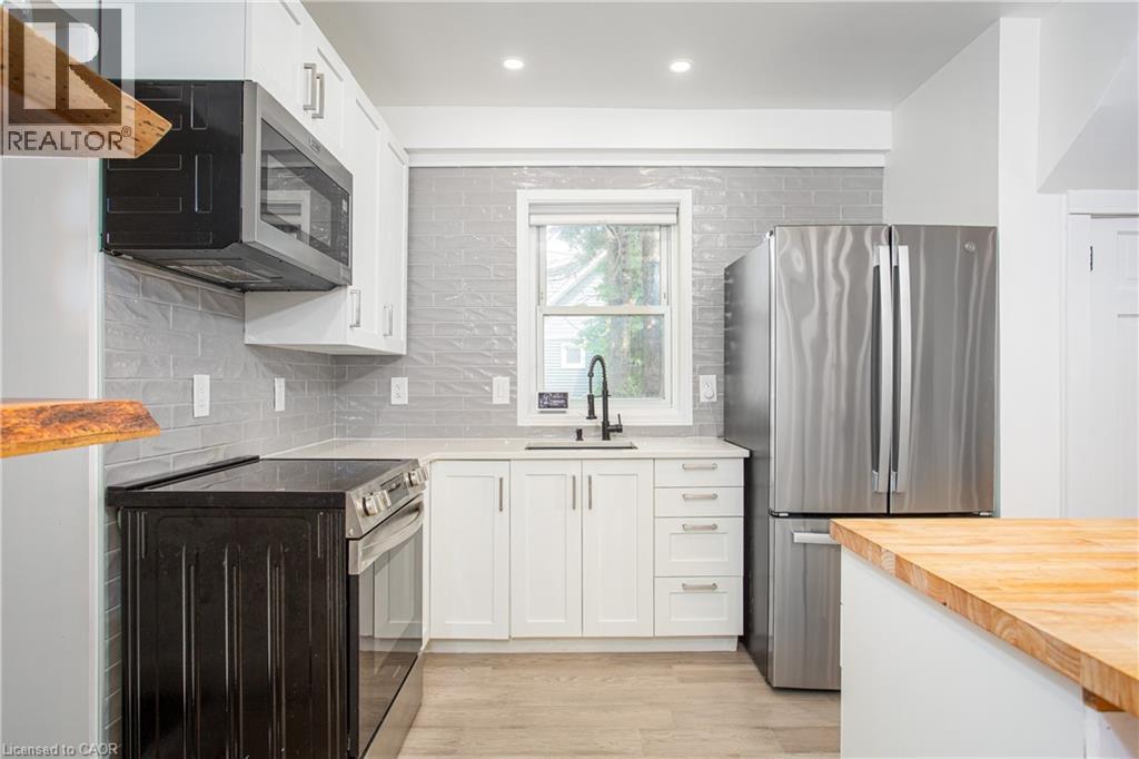 826 Beach Boulevard, Hamilton, ON - Indoor Photo Showing Kitchen With Upgraded Kitchen