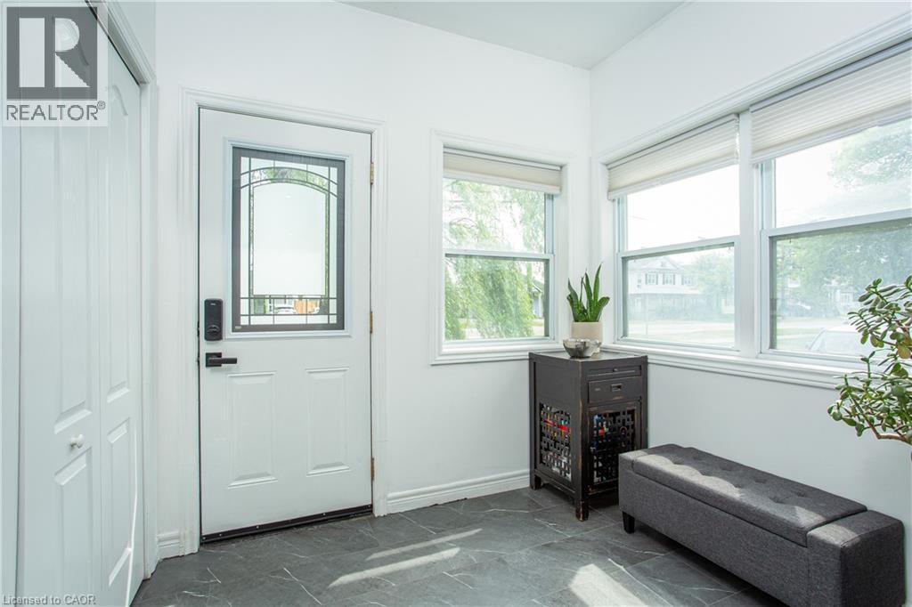 826 Beach Boulevard, Hamilton, ON - Indoor