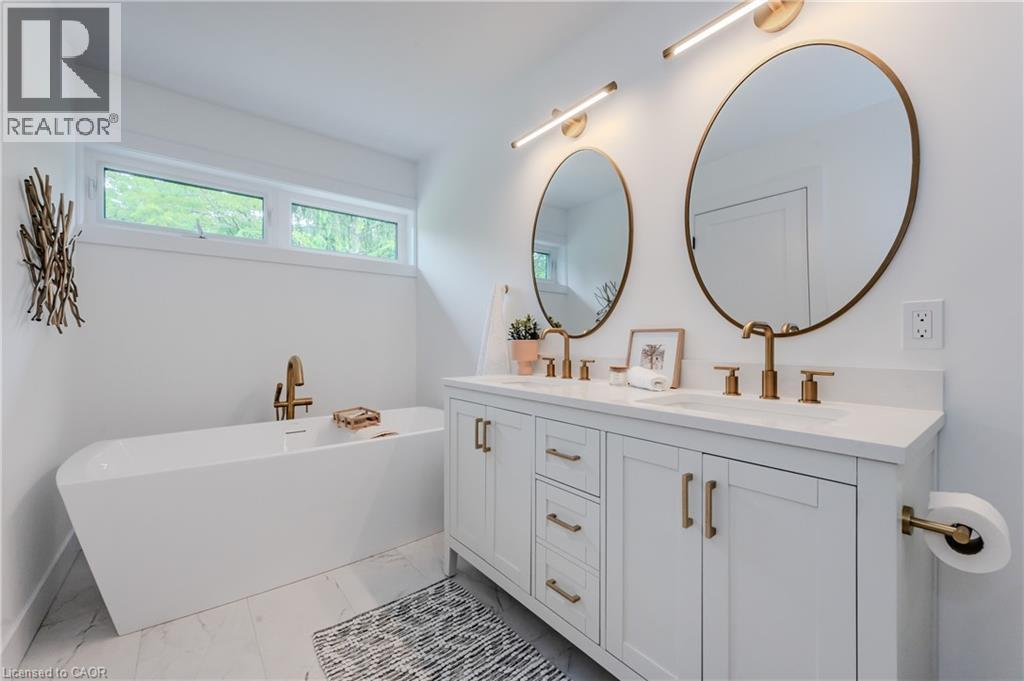 195 Riverbank Drive, Cambridge, ON - Indoor Photo Showing Bathroom