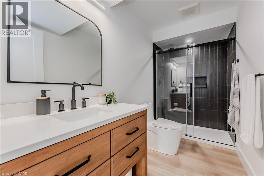195 Riverbank Drive, Cambridge, ON - Indoor Photo Showing Bathroom