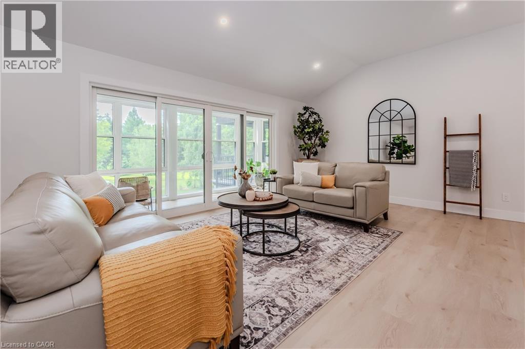 195 Riverbank Drive, Cambridge, ON - Indoor Photo Showing Living Room