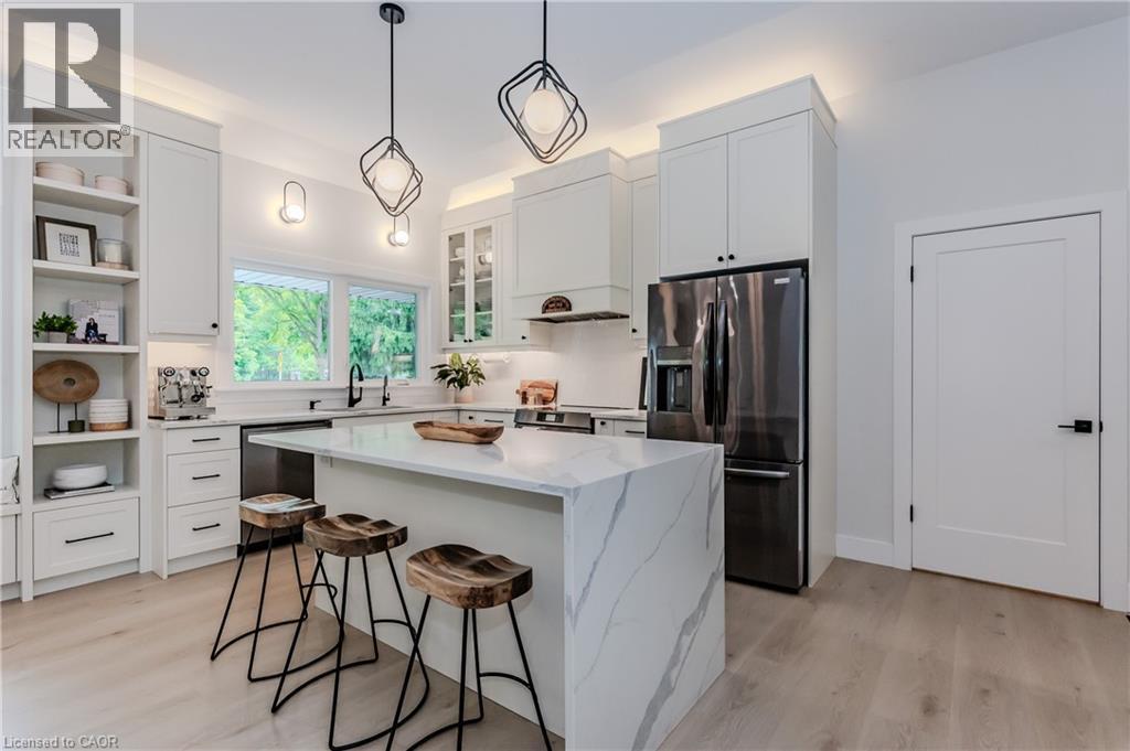 195 Riverbank Drive, Cambridge, ON - Indoor Photo Showing Kitchen With Upgraded Kitchen