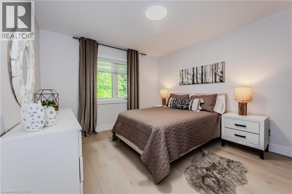 195 Riverbank Drive, Cambridge, ON - Indoor Photo Showing Bedroom