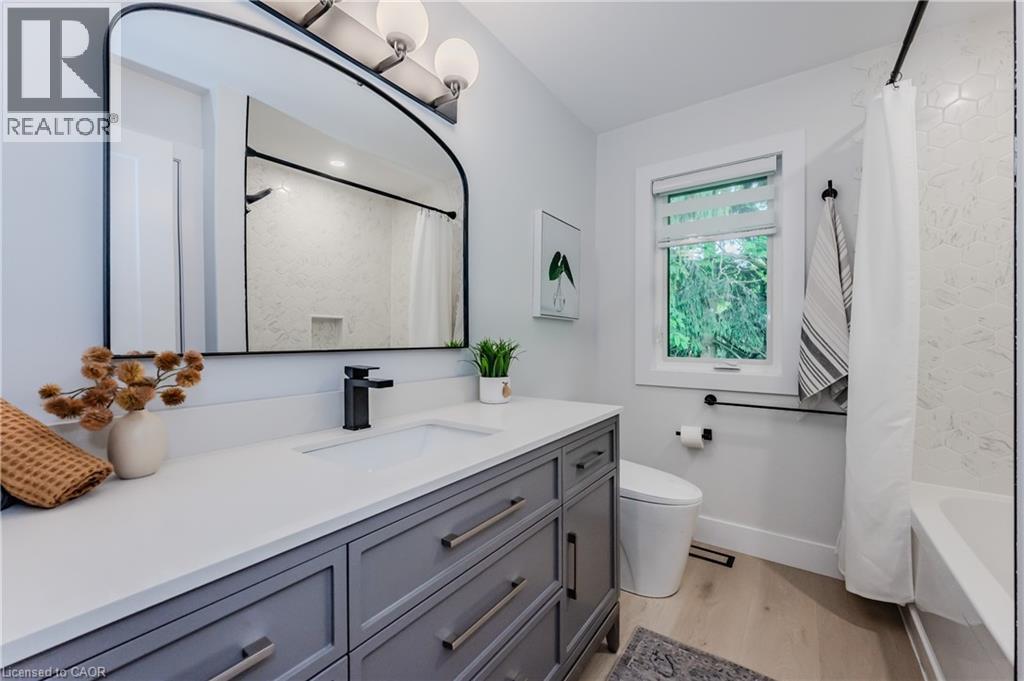 195 Riverbank Drive, Cambridge, ON - Indoor Photo Showing Bathroom