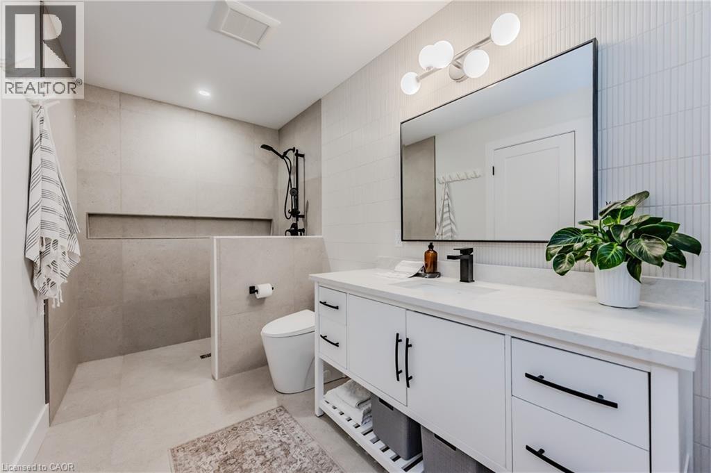 195 Riverbank Drive, Cambridge, ON - Indoor Photo Showing Bathroom