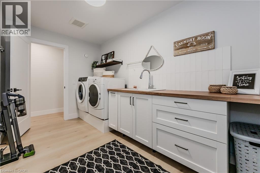 195 Riverbank Drive, Cambridge, ON - Indoor Photo Showing Laundry Room