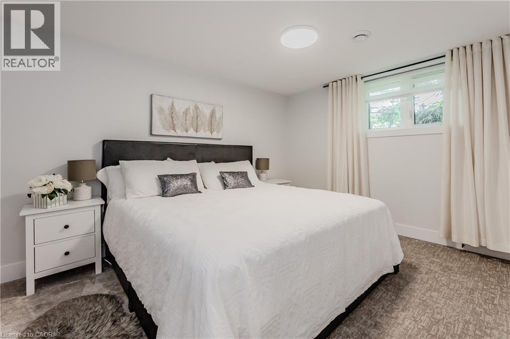 195 Riverbank Drive, Cambridge, ON - Indoor Photo Showing Bedroom