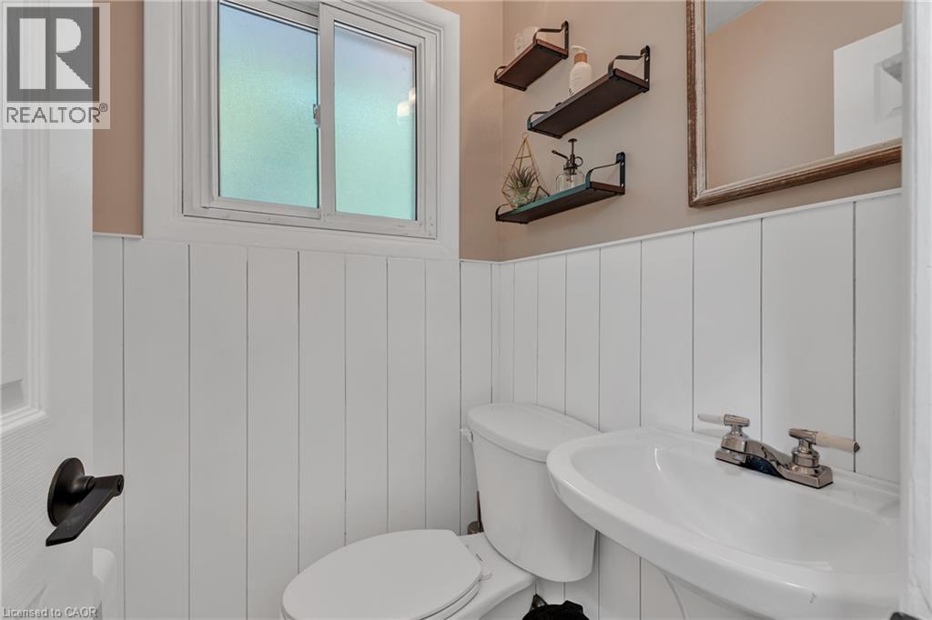 316 Fennell Avenue W, Hamilton, ON - Indoor Photo Showing Bathroom
