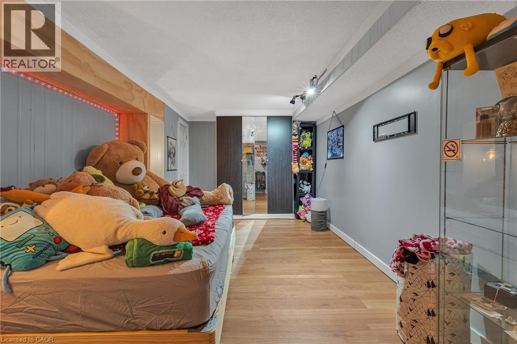 316 Fennell Avenue W, Hamilton, ON - Indoor