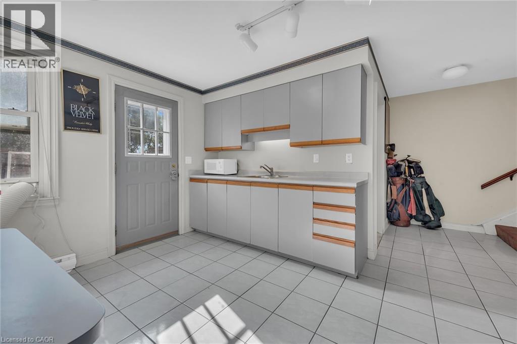 36 Macklin Street N, Hamilton, ON - Indoor Photo Showing Kitchen