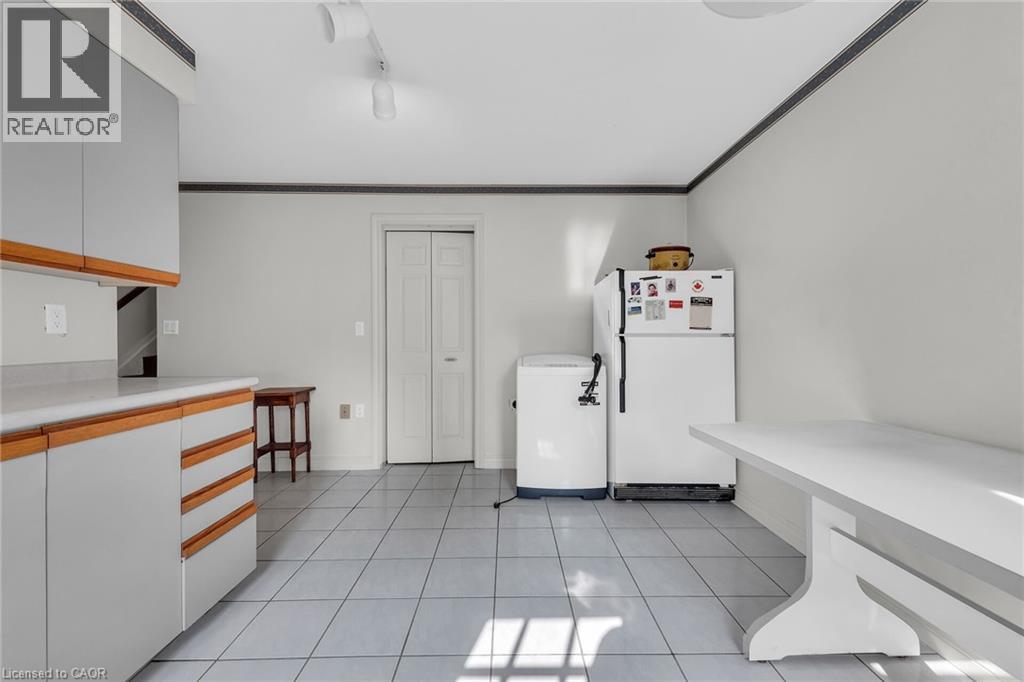 36 Macklin Street N, Hamilton, ON - Indoor Photo Showing Kitchen