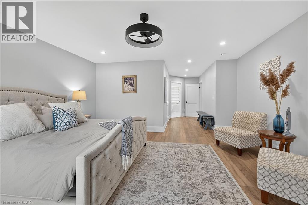 397 Caithness Street E, Caledonia, ON - Indoor Photo Showing Bedroom