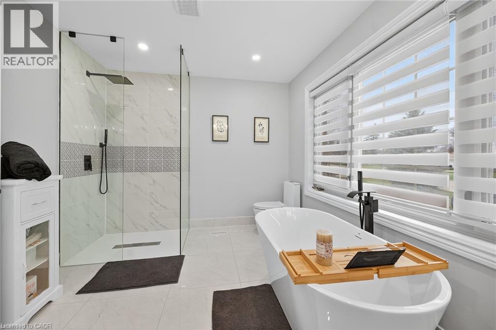 397 Caithness Street E, Caledonia, ON - Indoor Photo Showing Bathroom