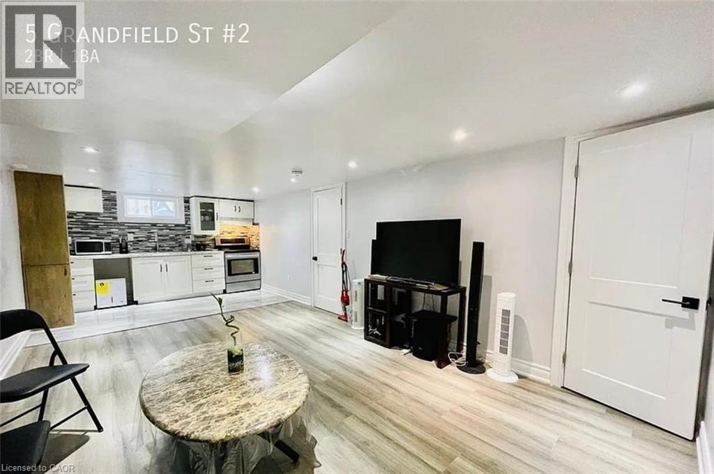 5 Grandfield Street, Hamilton, ON - Indoor