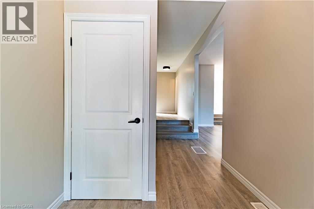 100 North Park Street, Brantford, ON - Indoor Photo Showing Other Room