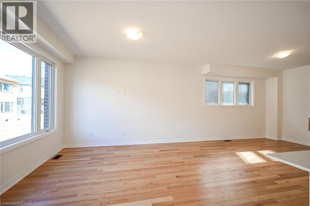377 Provident Way, Hamilton, ON - Indoor Photo Showing Other Room