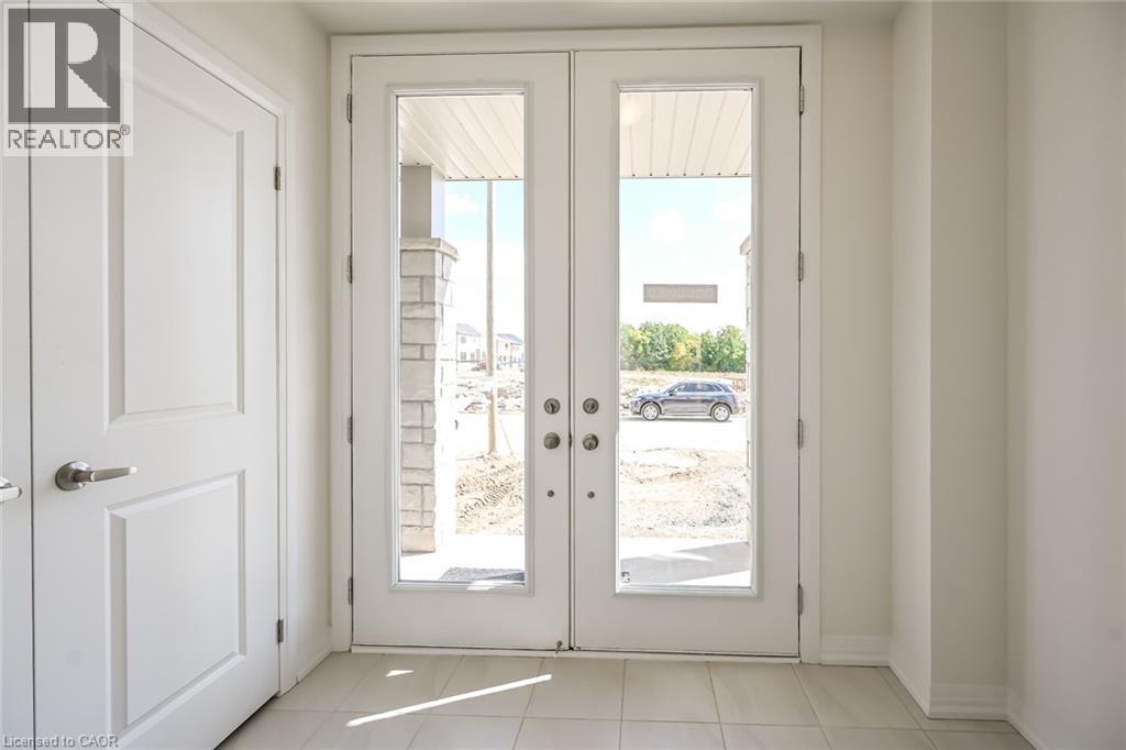 377 Provident Way, Hamilton, ON - Indoor Photo Showing Other Room