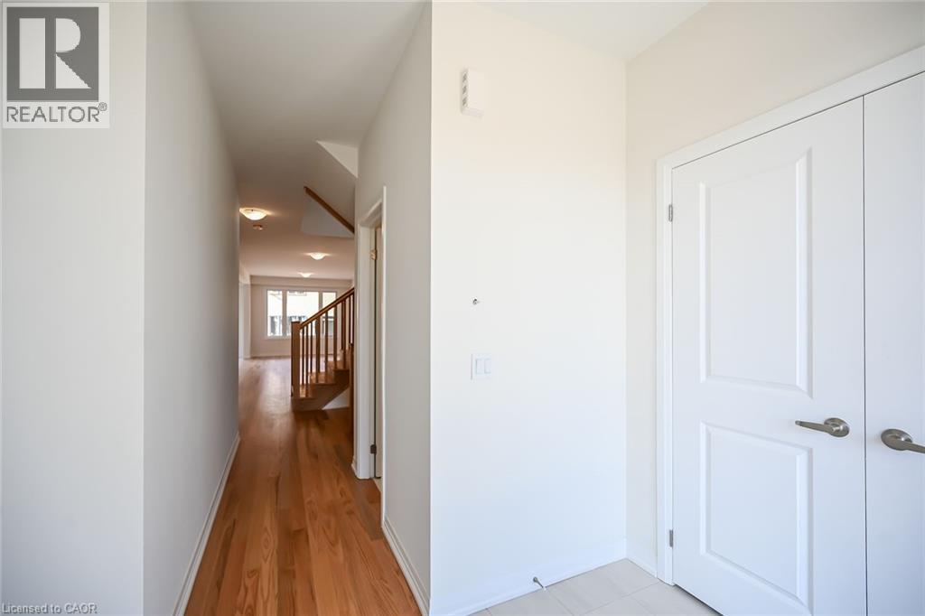 377 Provident Way, Hamilton, ON - Indoor Photo Showing Other Room