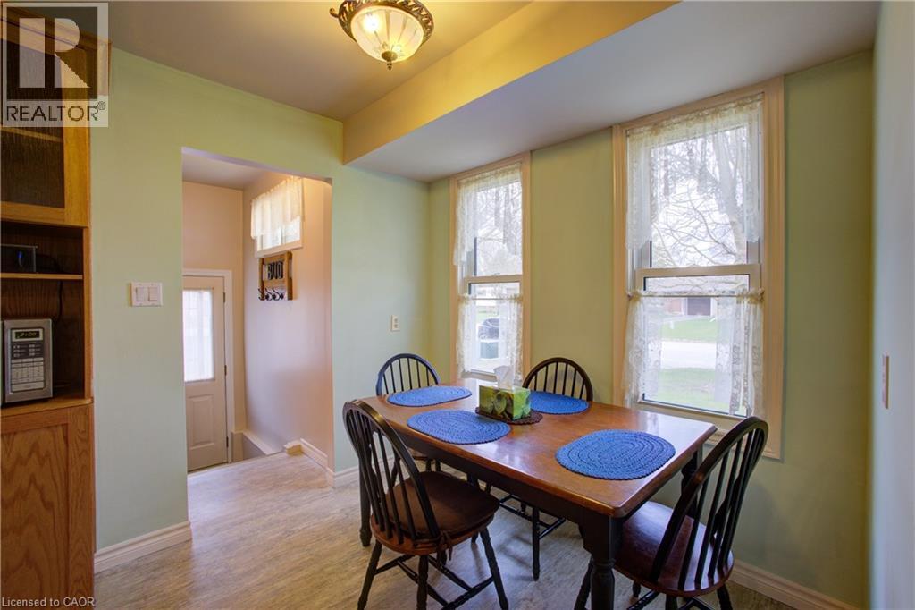 271 Forest Glen Crescent, Mount Forest, ON - Indoor Photo Showing Dining Room