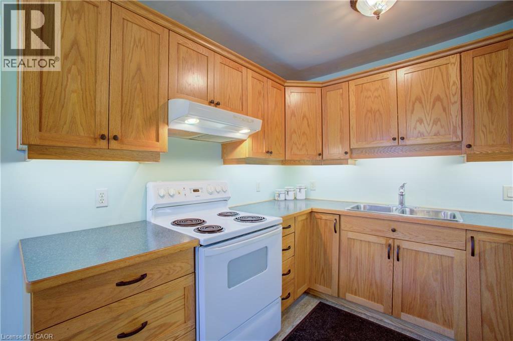 271 Forest Glen Crescent, Mount Forest, ON - Indoor Photo Showing Kitchen