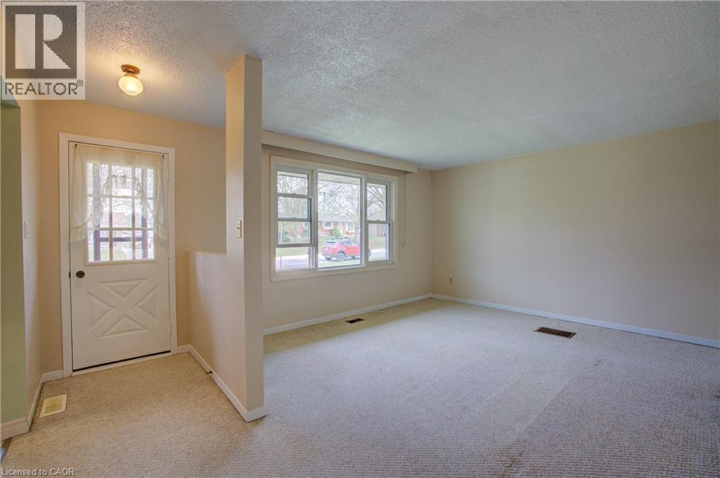 271 Forest Glen Crescent, Mount Forest, ON - Indoor Photo Showing Other Room