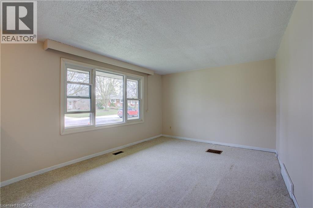 271 Forest Glen Crescent, Mount Forest, ON - Indoor Photo Showing Other Room