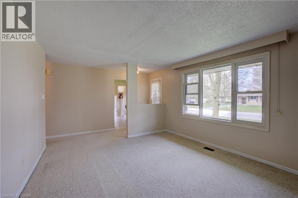 271 Forest Glen Crescent, Mount Forest, ON - Indoor Photo Showing Other Room