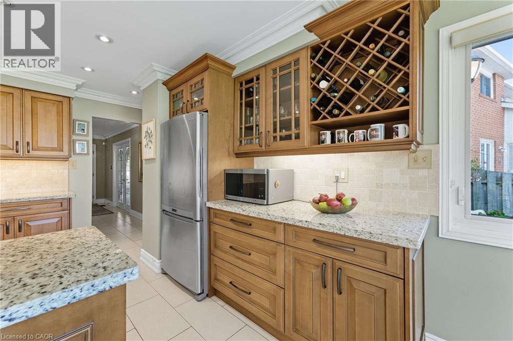 3043 Vanderbilt Road, Mississauga, ON - Indoor Photo Showing Kitchen