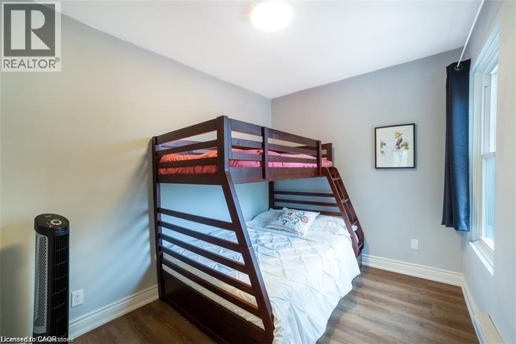 118 Queen Street S, Hamilton, ON - Indoor Photo Showing Bedroom