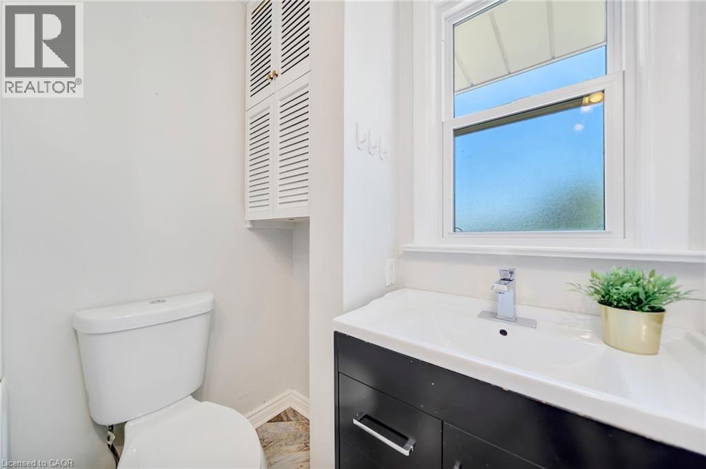 167 Miles Road, Hamilton, ON - Indoor Photo Showing Bathroom