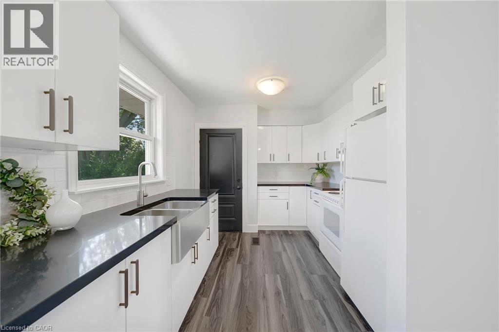 167 Miles Road, Hamilton, ON - Indoor Photo Showing Kitchen