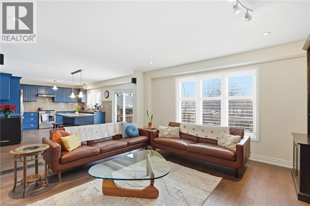 75 Etherington Crescent, Binbrook, ON - Indoor Photo Showing Living Room