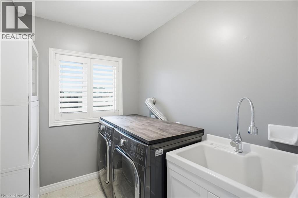 75 Etherington Crescent, Binbrook, ON - Indoor Photo Showing Laundry Room