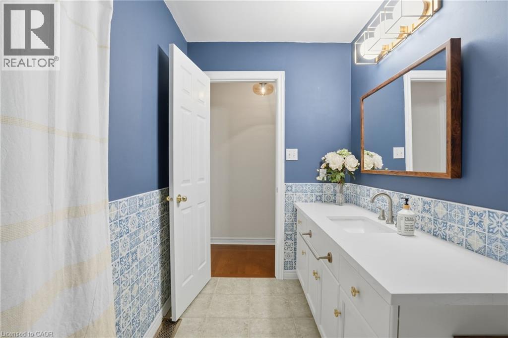 75 Etherington Crescent, Binbrook, ON - Indoor Photo Showing Bathroom