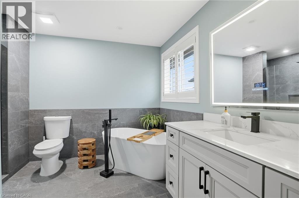 75 Etherington Crescent, Binbrook, ON - Indoor Photo Showing Bathroom