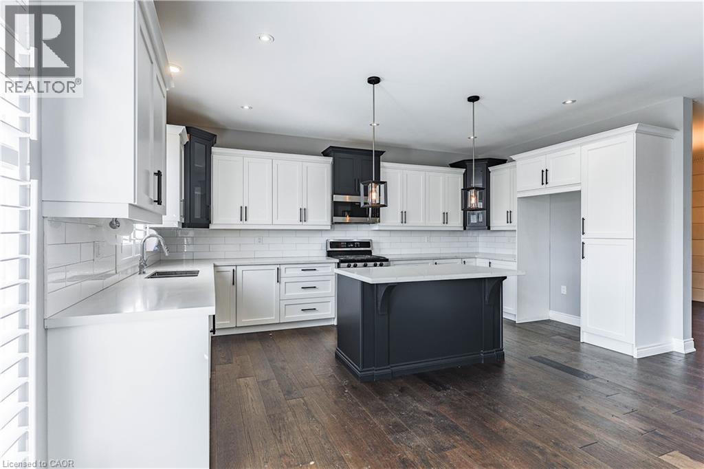 8 Cesar Place, Ancaster, ON - Indoor Photo Showing Kitchen With Upgraded Kitchen