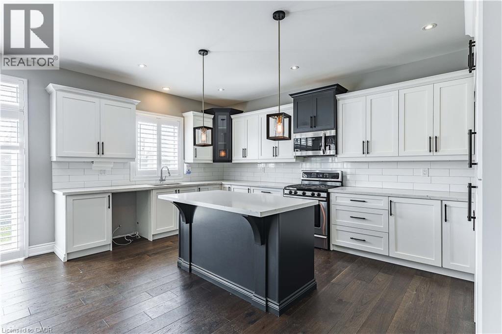 8 Cesar Place, Ancaster, ON - Indoor Photo Showing Kitchen With Upgraded Kitchen