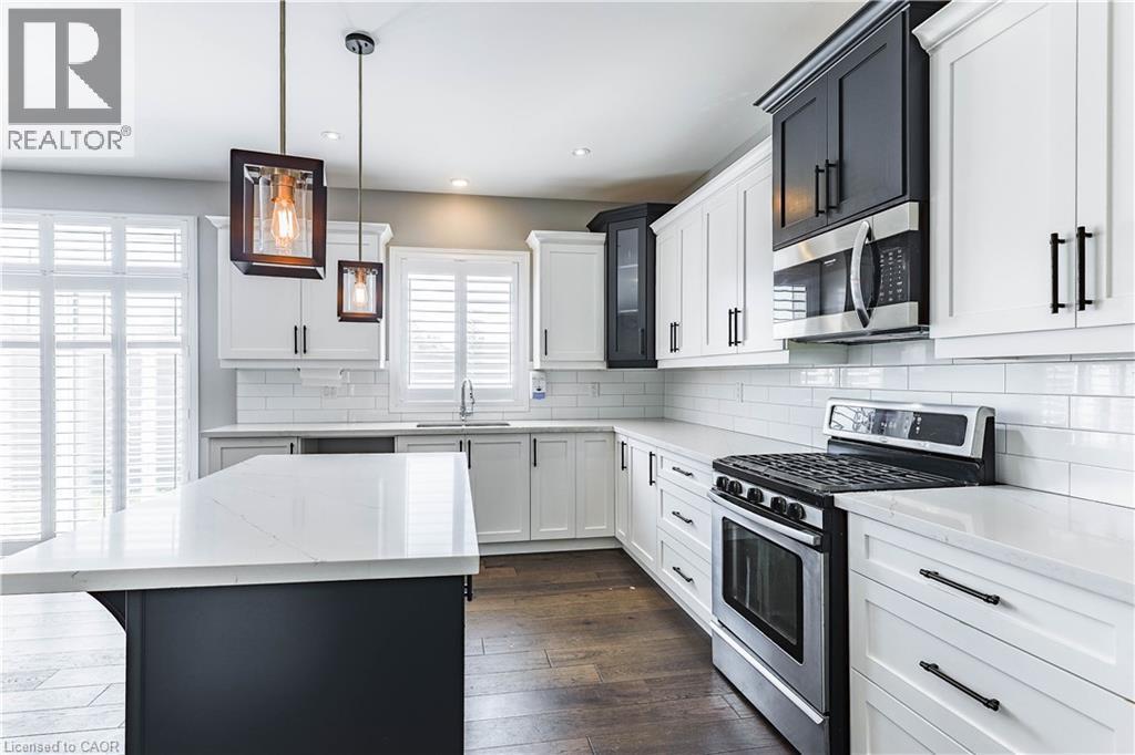 8 Cesar Place, Ancaster, ON - Indoor Photo Showing Kitchen With Upgraded Kitchen