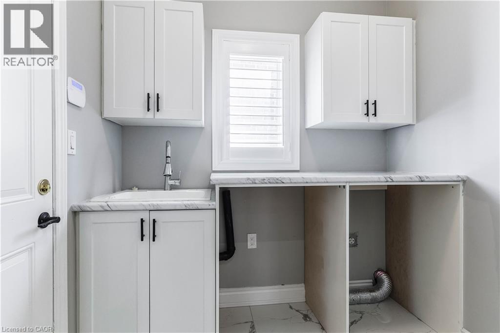 8 Cesar Place, Ancaster, ON - Indoor