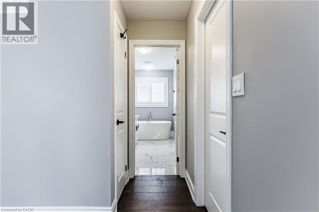 8 Cesar Place, Ancaster, ON - Indoor Photo Showing Other Room