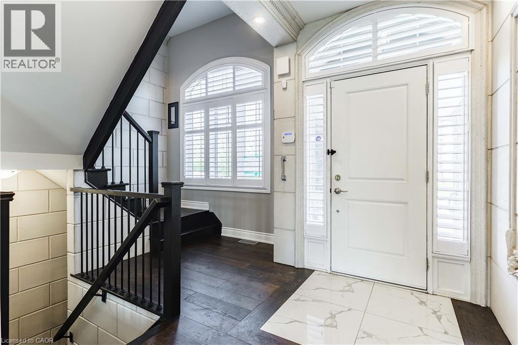 8 Cesar Place, Ancaster, ON - Indoor Photo Showing Other Room