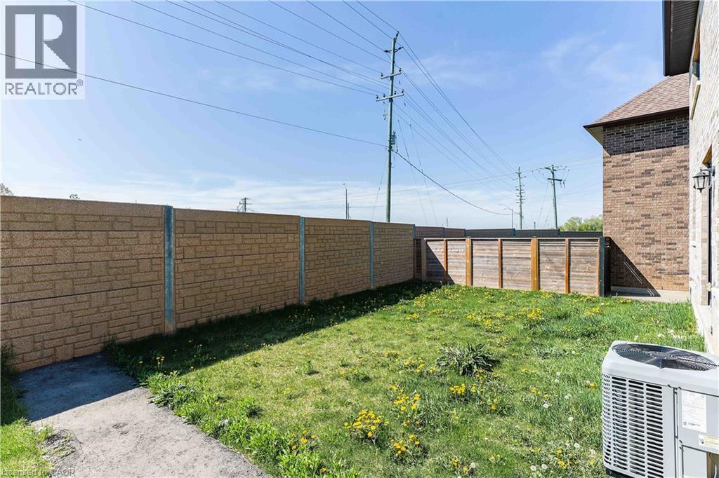 8 Cesar Place, Ancaster, ON - Outdoor