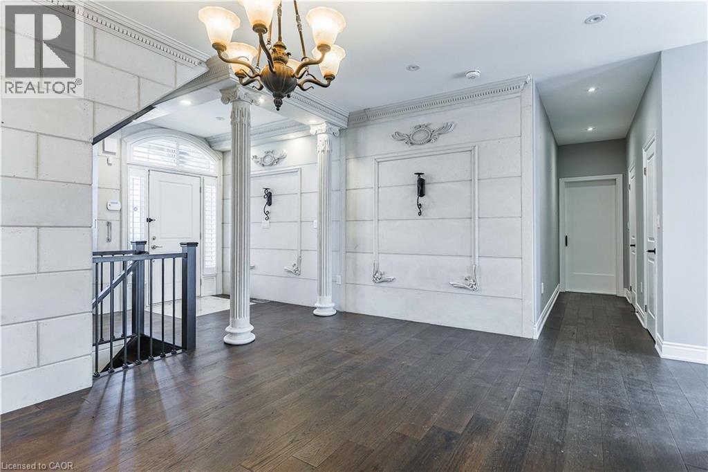 8 Cesar Place, Ancaster, ON - Indoor Photo Showing Other Room