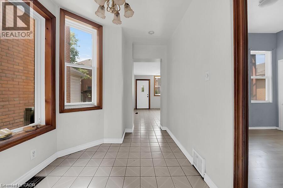 88 Grant Avenue, Hamilton, ON - Indoor Photo Showing Other Room