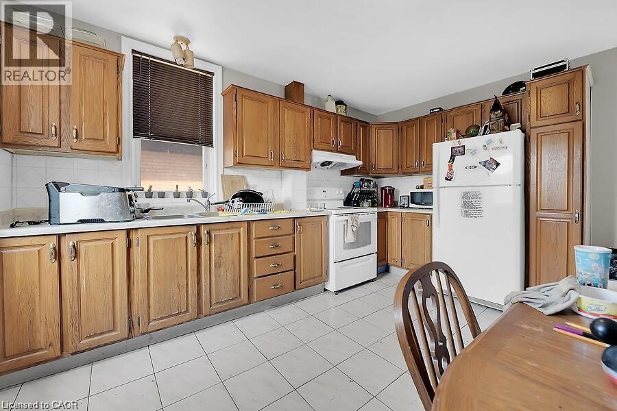 88 Grant Avenue, Hamilton, ON - Indoor Photo Showing Kitchen